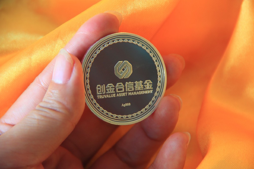 纯银徽章：企业庆典的匠心之选