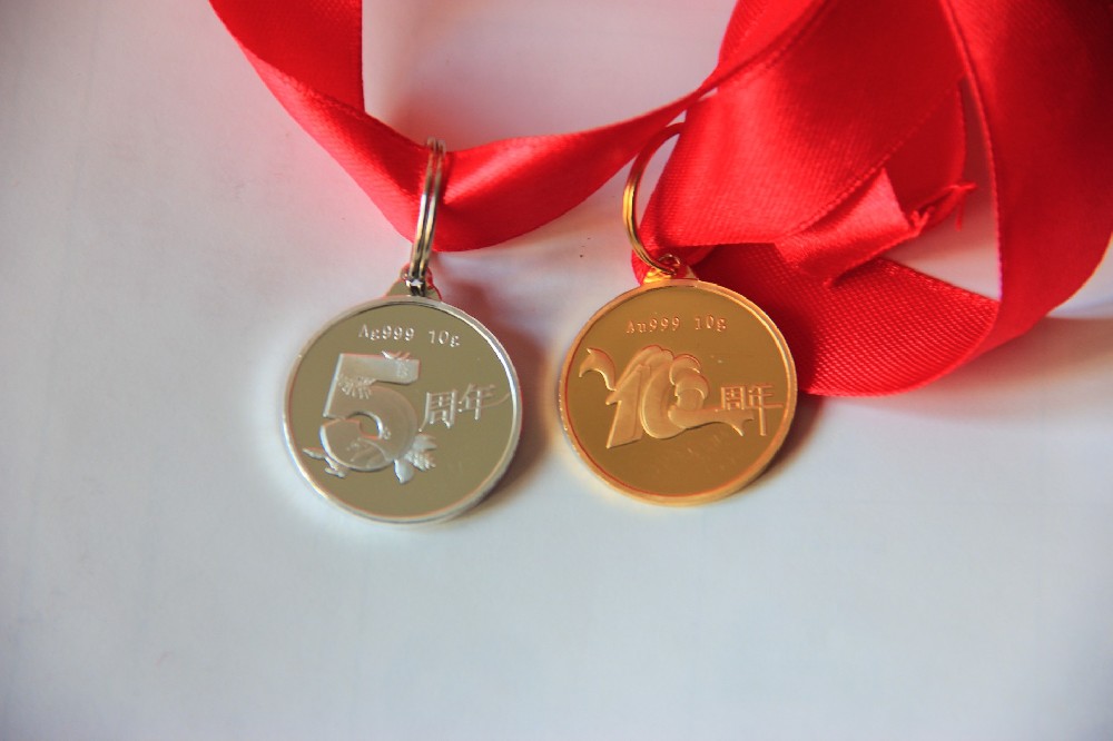 黄金白银狂涨中！现在定制员工纪念品=给员工发